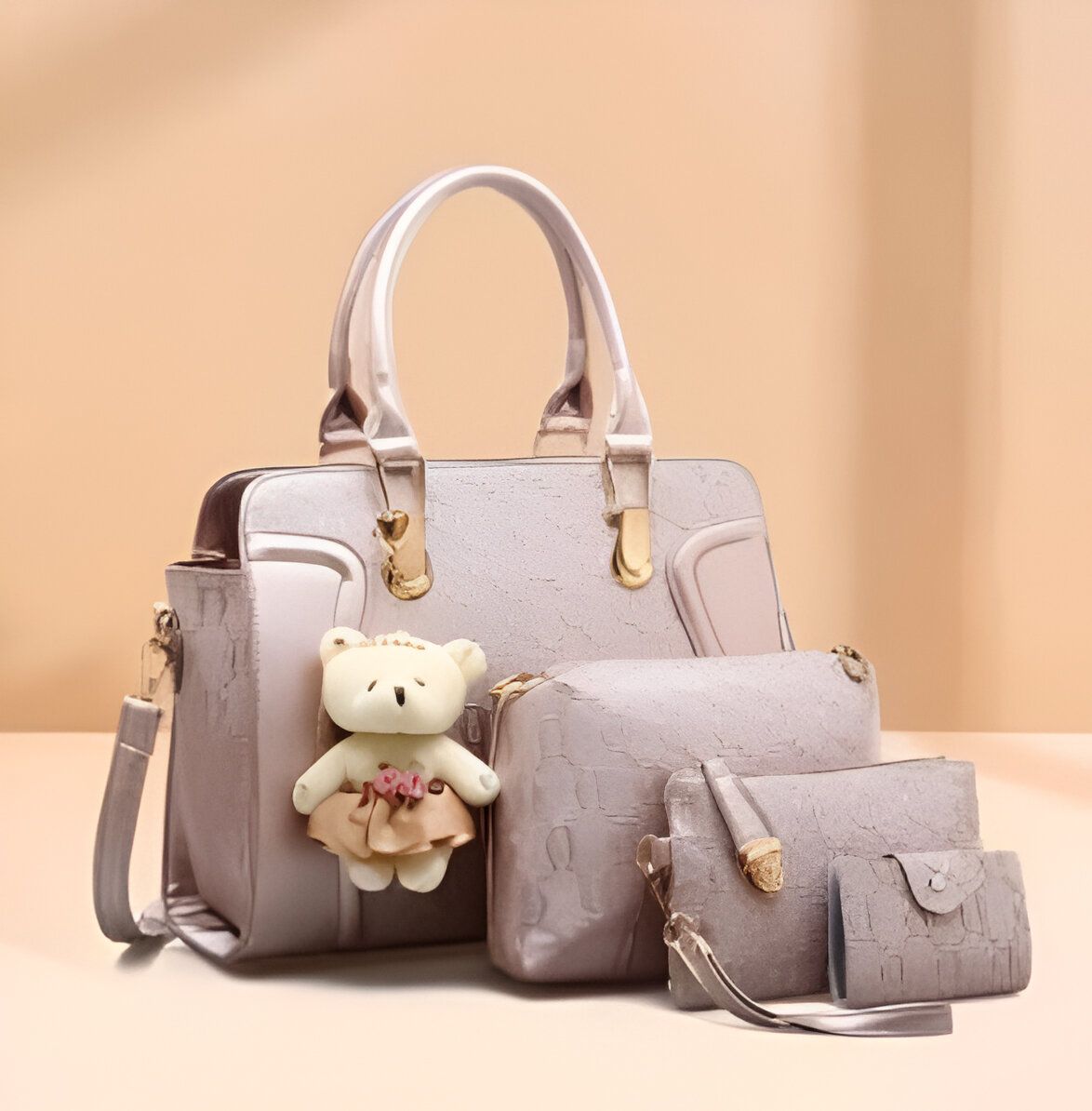Lot de 4 pièces de sacs à main dames de qualité supérieure: sac fourre-tout avec ourson en peluche porte-monnaie, sac à main à bandoulière et pochette, en Cuir PU  de haute qualité