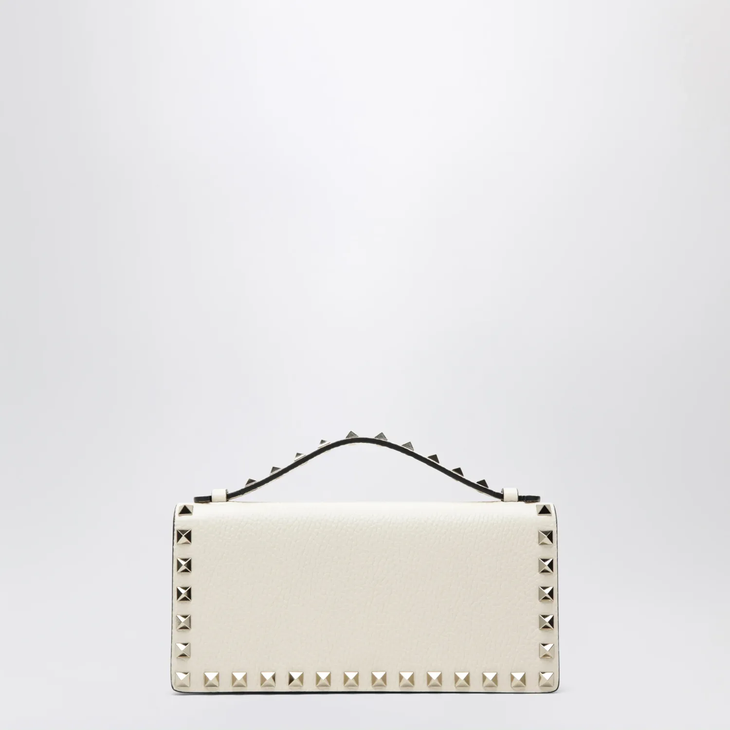 Valentino Garavani Rockstud chain wallet in grained calfskin, light ivory