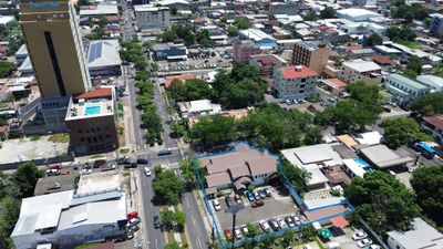 $2,300,000 EDIFICIO DE 2 PLANTAS CON AMPLIO PARQUEO SPS