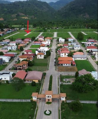 TERRENO DE 502 VARAS LA GRANJA LOTE 12