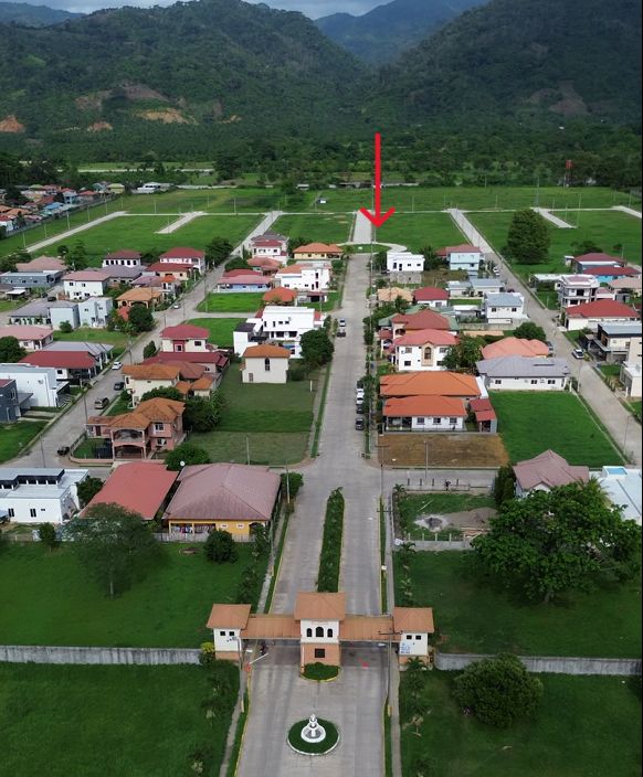 TERRENO DE 378 VARAS LA GRANJA LOTE 8