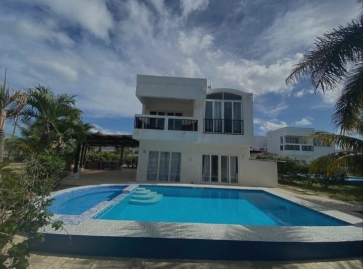 Casa Seaview Beach House en San Juan del Mar, Tela.