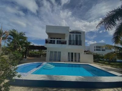 Casa Seaview Beach House en San Juan del Mar, Tela.