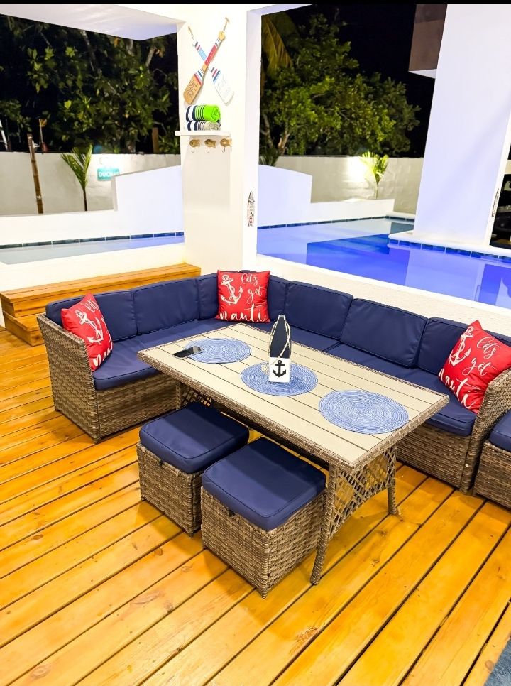 Beach House, Tela