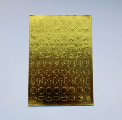 Sheet met gouden stickers in verschillende vormen