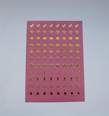 Roze sheet met kleine ronde stickers