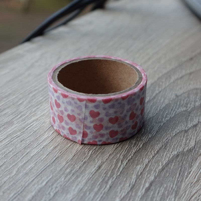 Witte washi tape met roze en paarse hartjes