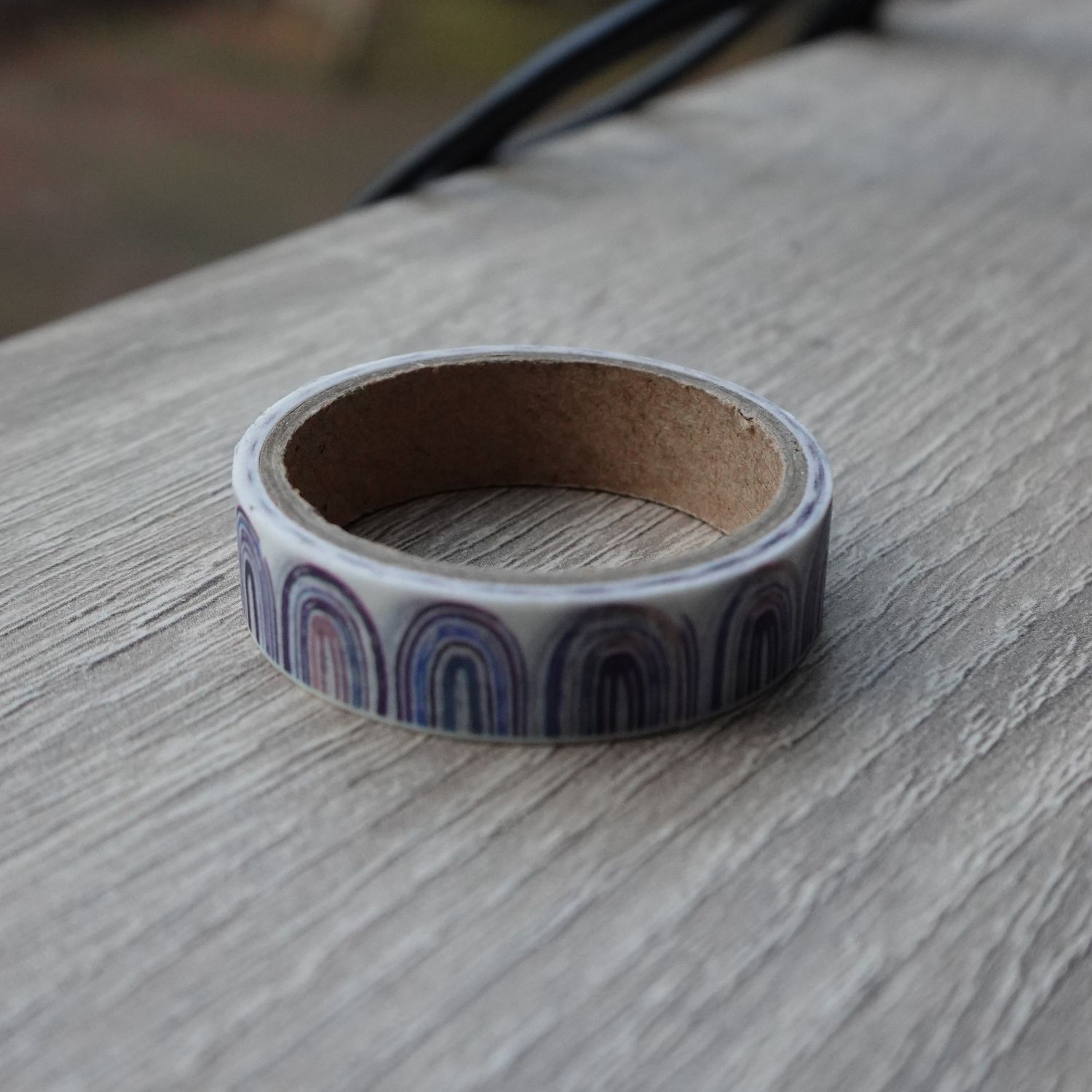 Witte washi tape met blauwe regenbogen