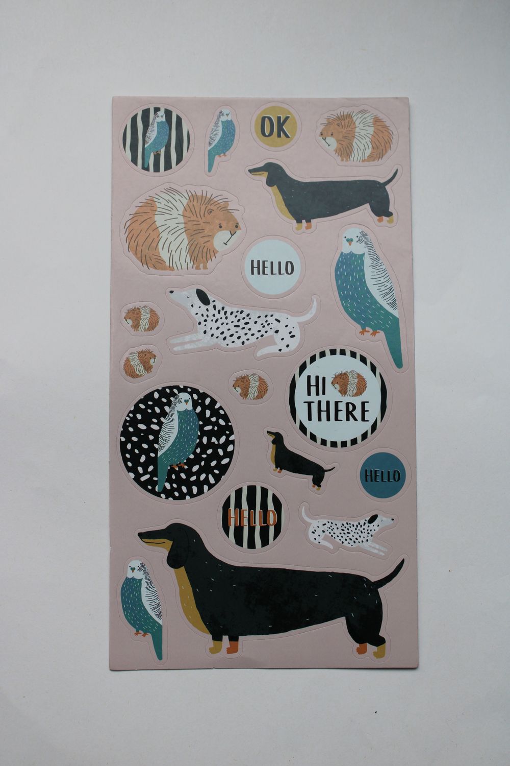 Roze stickersheet met dieren