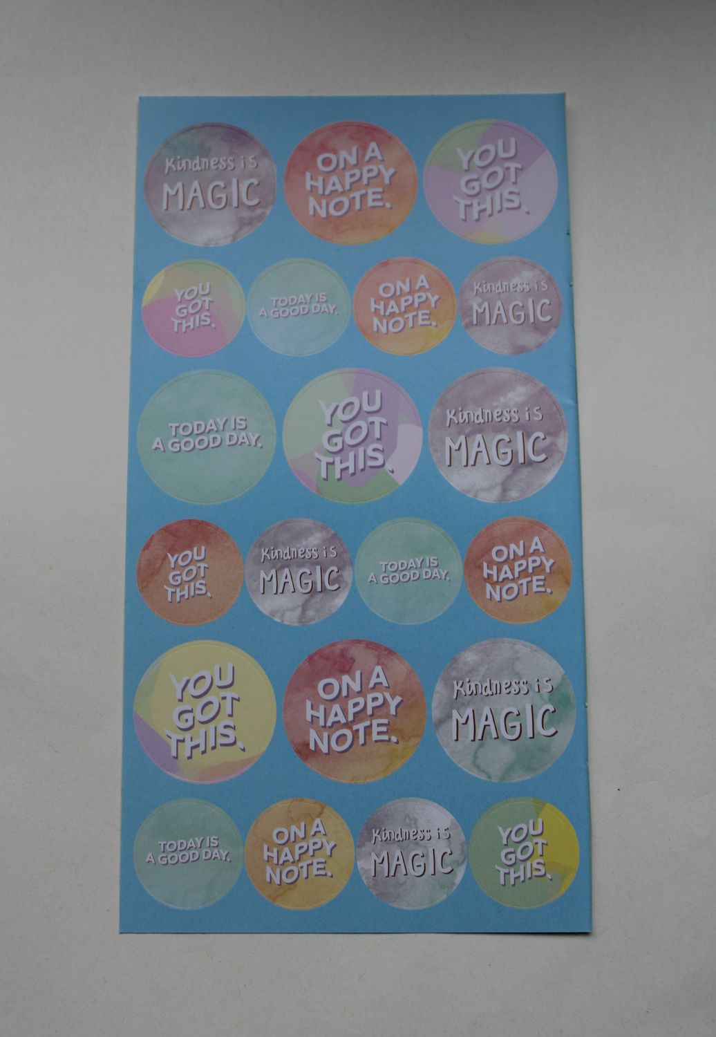Stickersheet met ronde inspirerende quotes