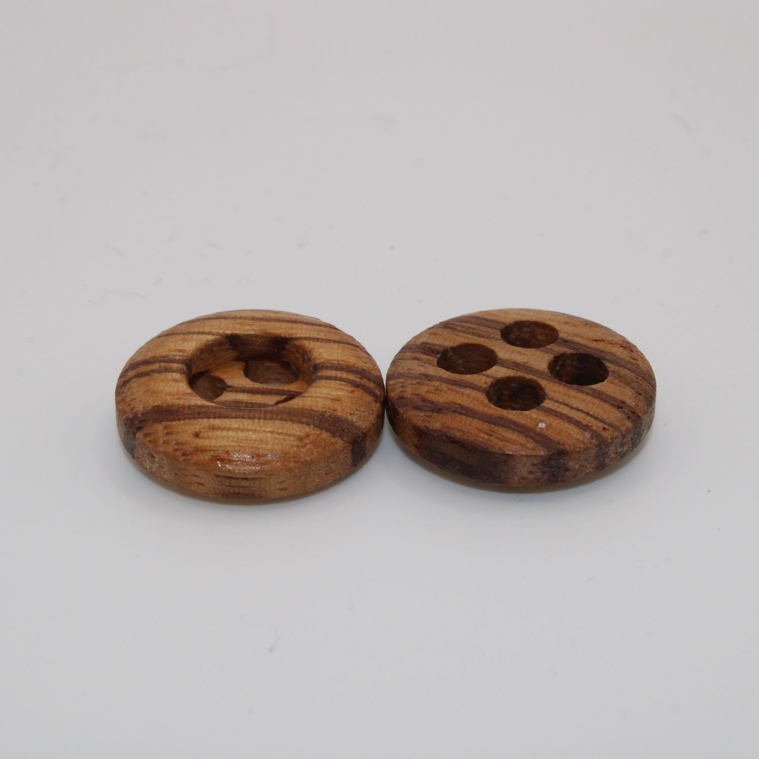 Set van 2 bruine knopen