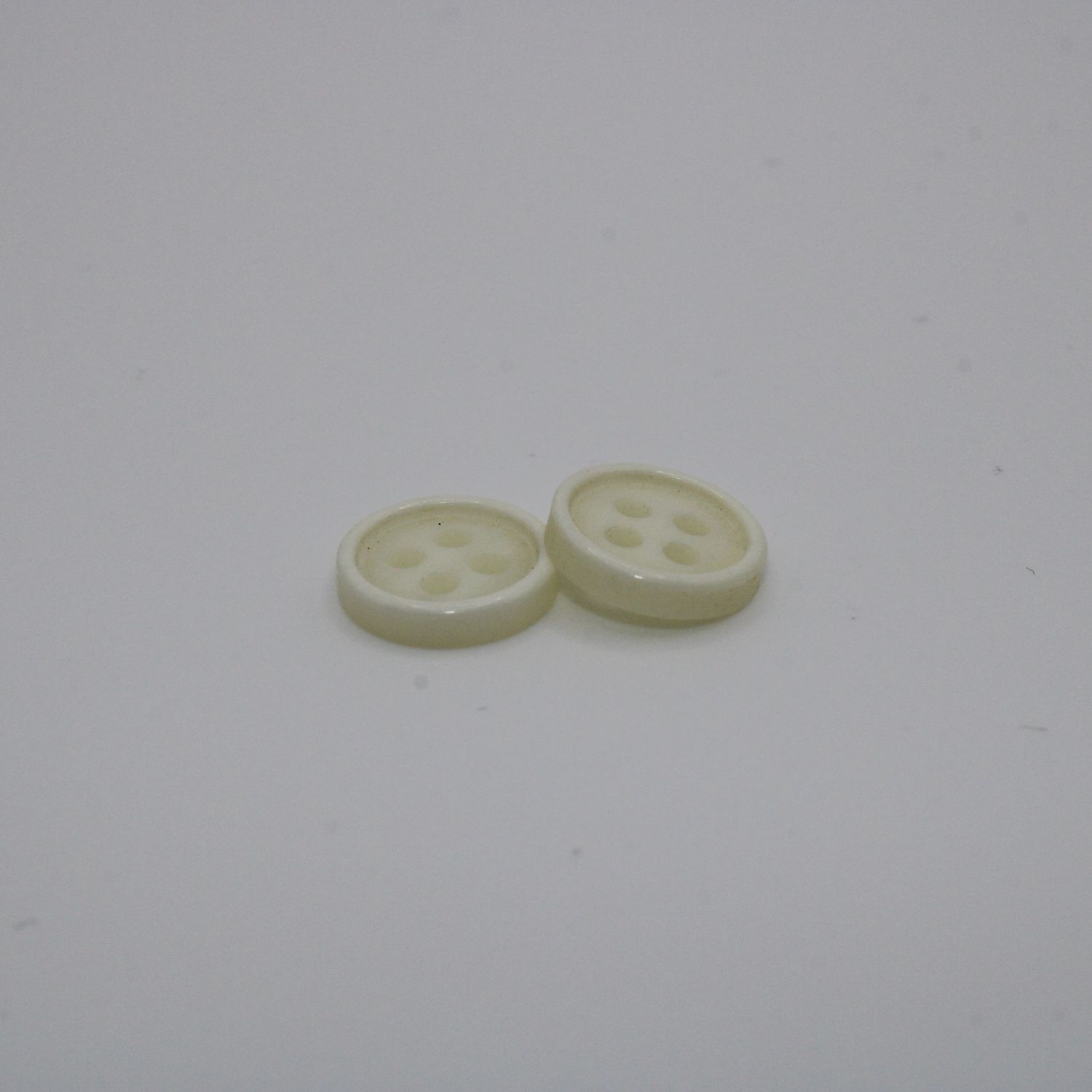 Set van 2 witte knopen