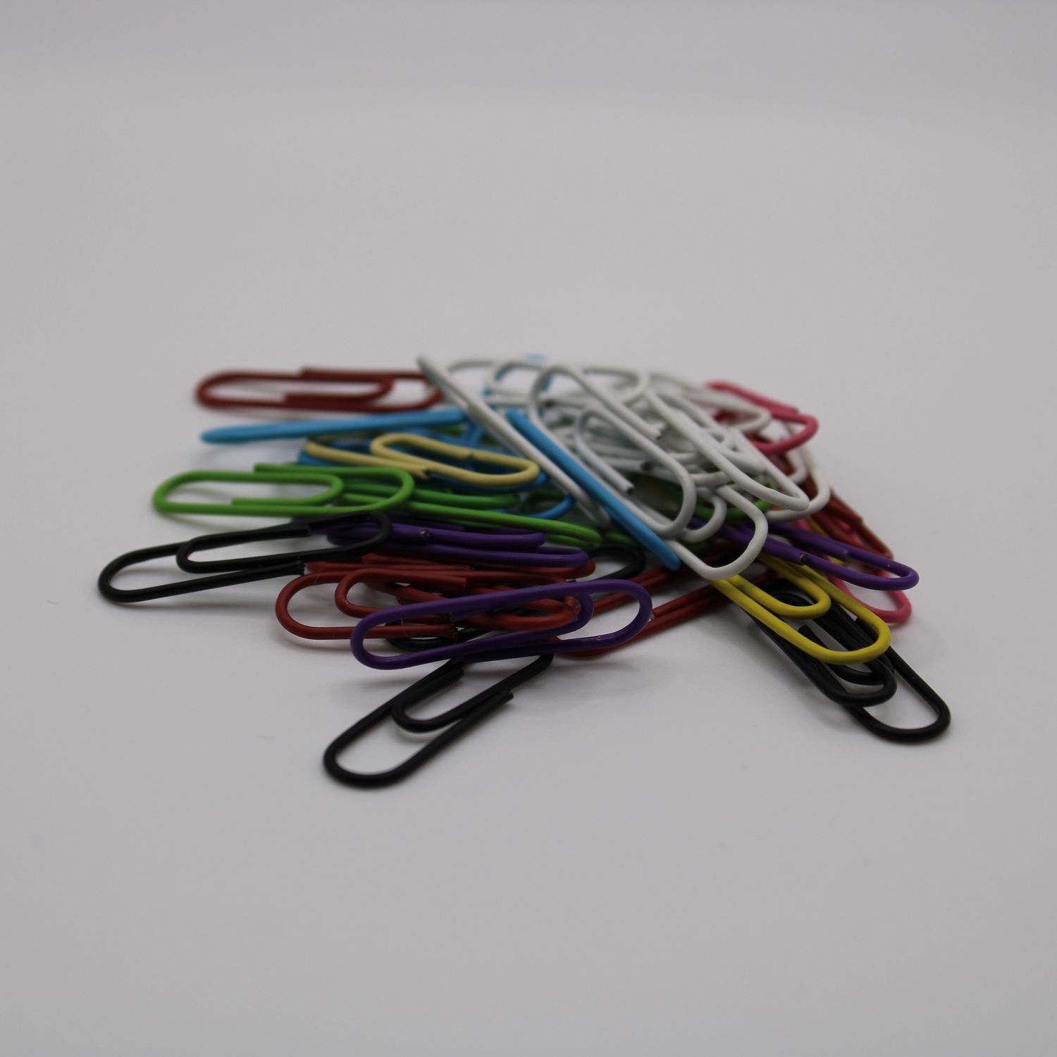 Paperclips in verschillende kleuren