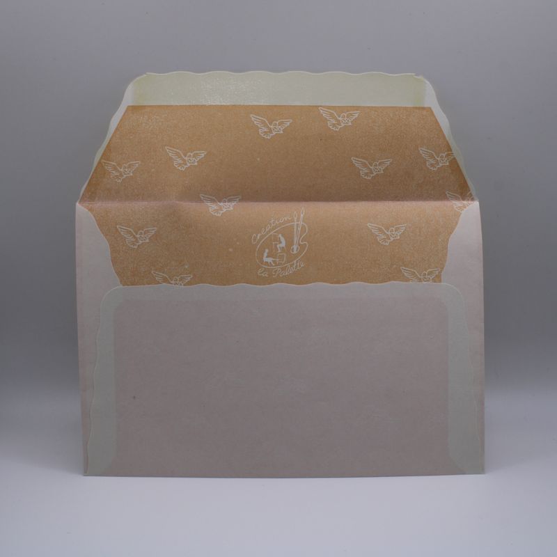 Envelop met oranje binnenkant