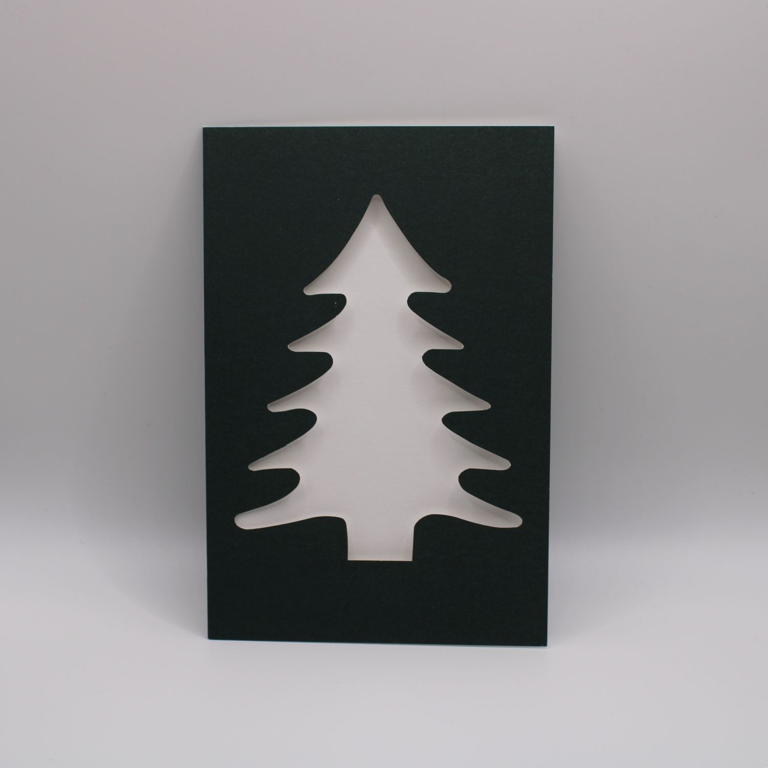 Groen kaartje met kerstboom cutout