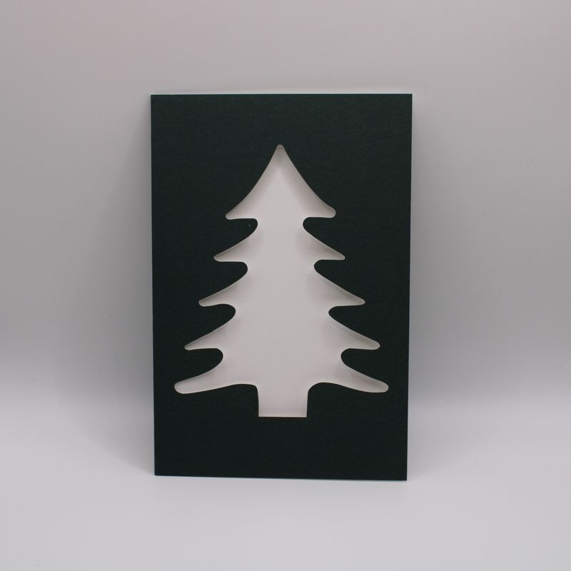 Groen kaartje met kerstboom cutout