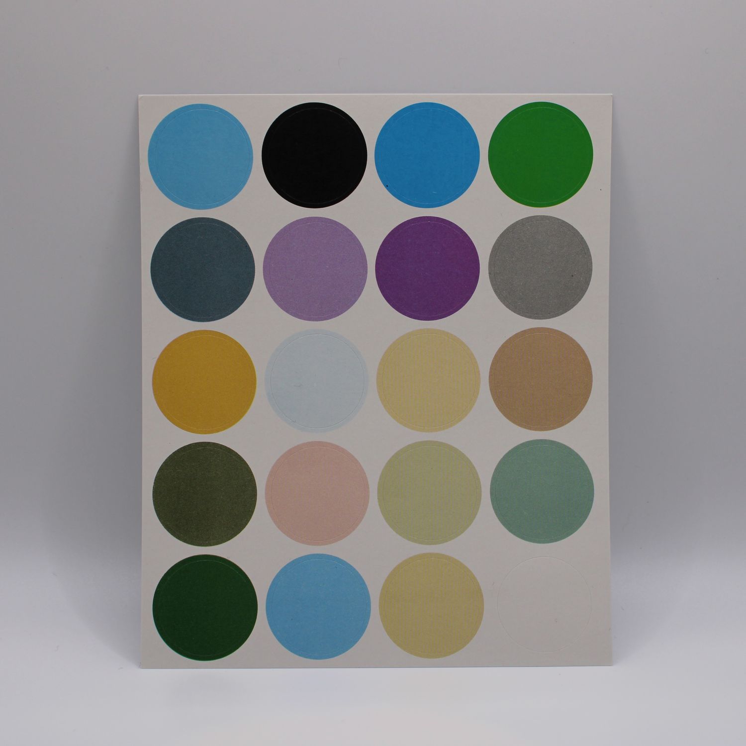 Sheet met ronde gekleurde stickers