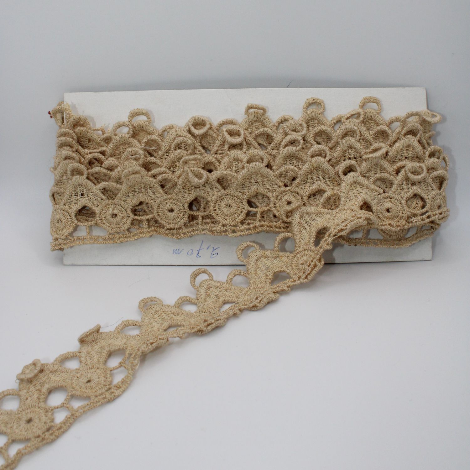 Beige lint met kant - 2.4 m