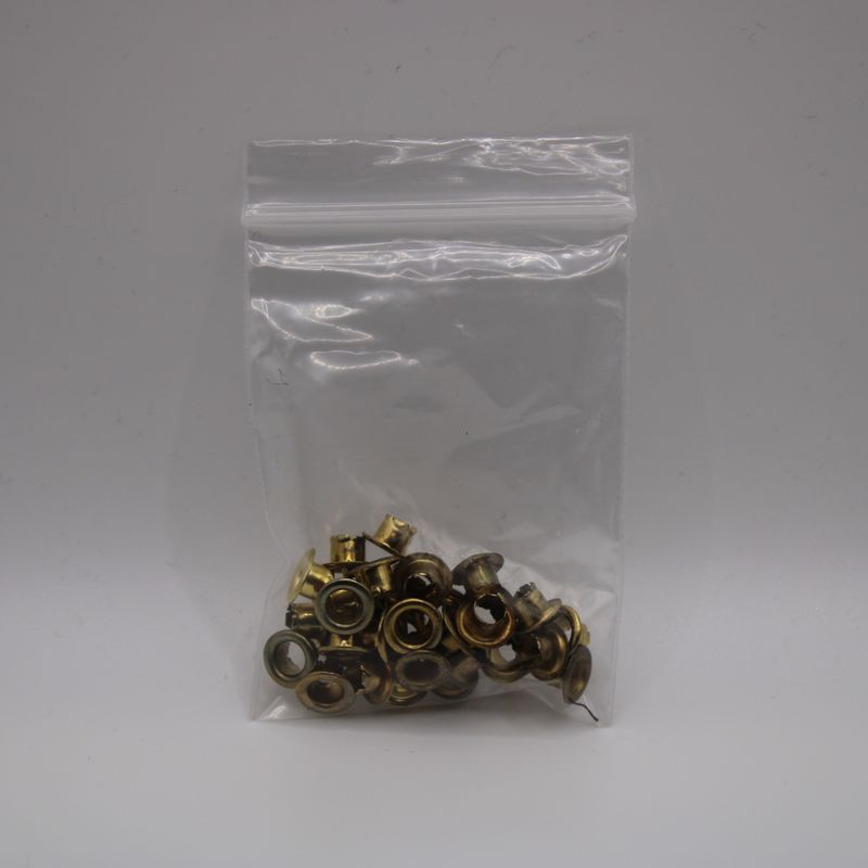 Goudkleurige eyelets