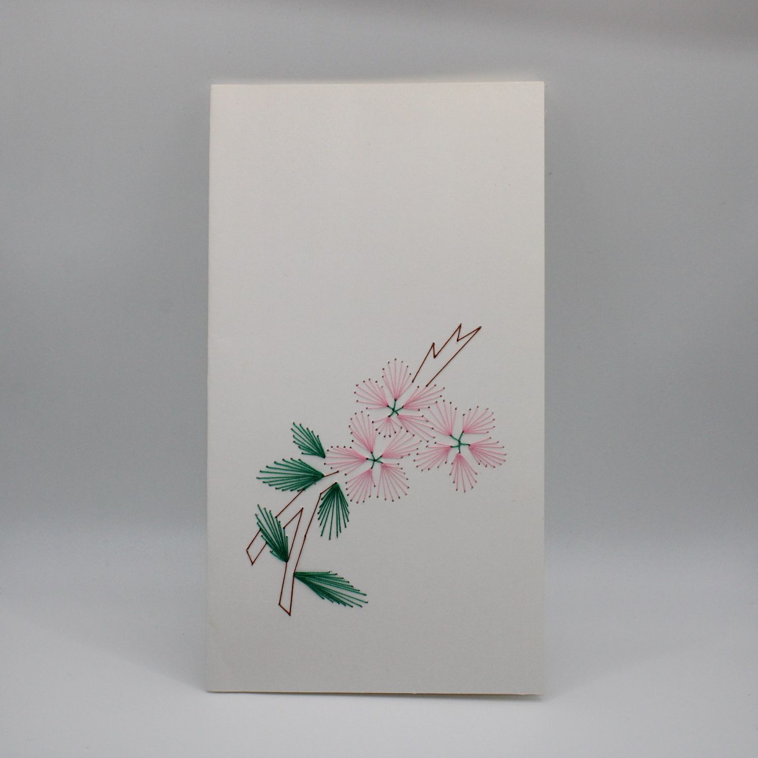 Kaartje met geborduurde bloemen