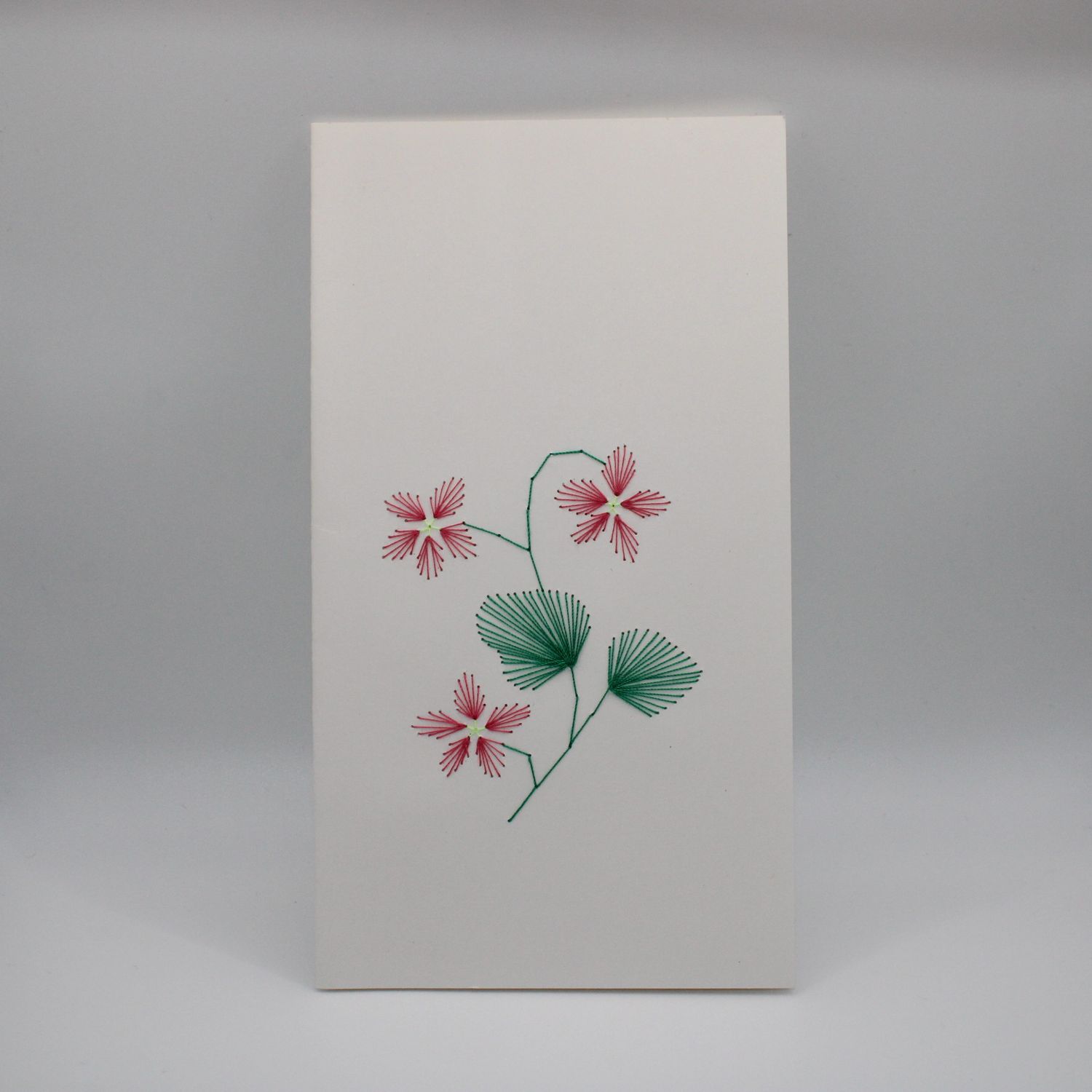 Kaartje met geborduurde bloemen