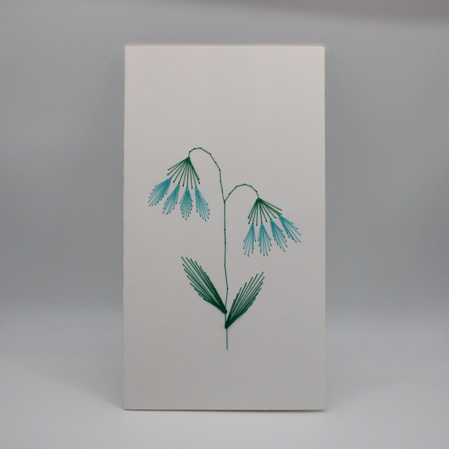 Kaartje met geborduurde bloemen
