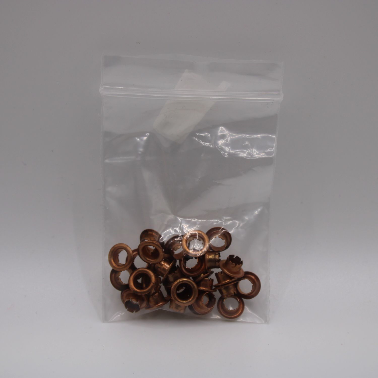 Koperkleurige eyelets