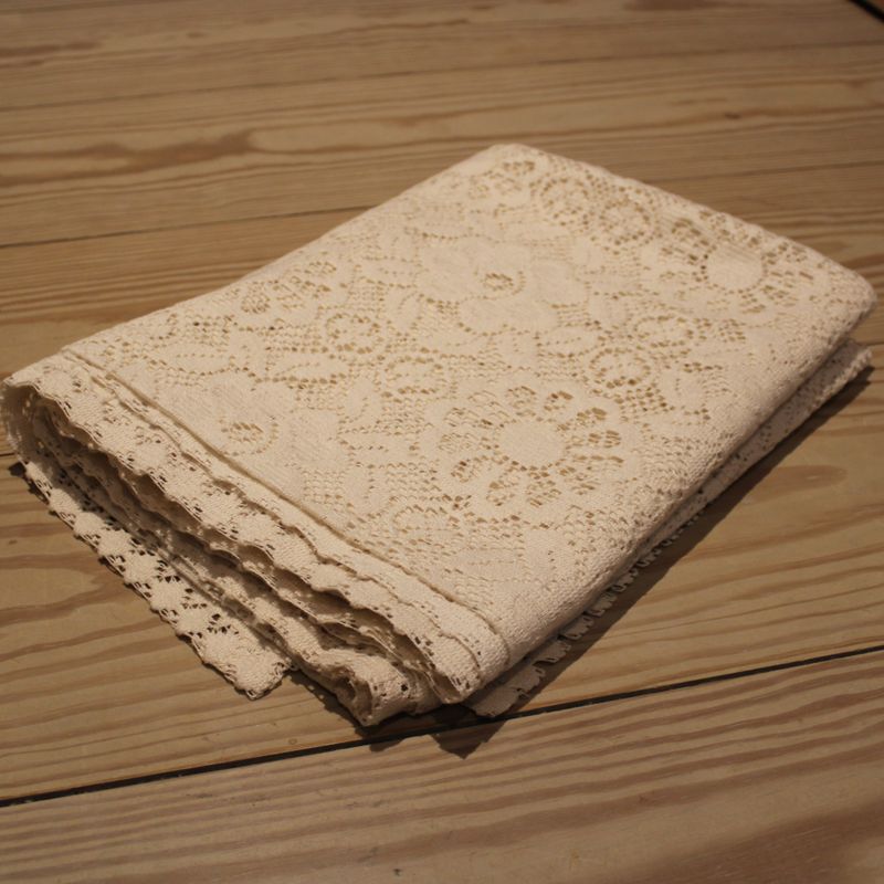 Witte kanten stof met bloemmotief - 1.4 x 2.3 m