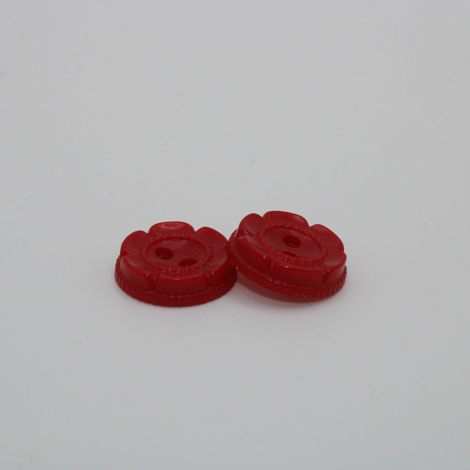 Set van 2 rode knopen met bloemen