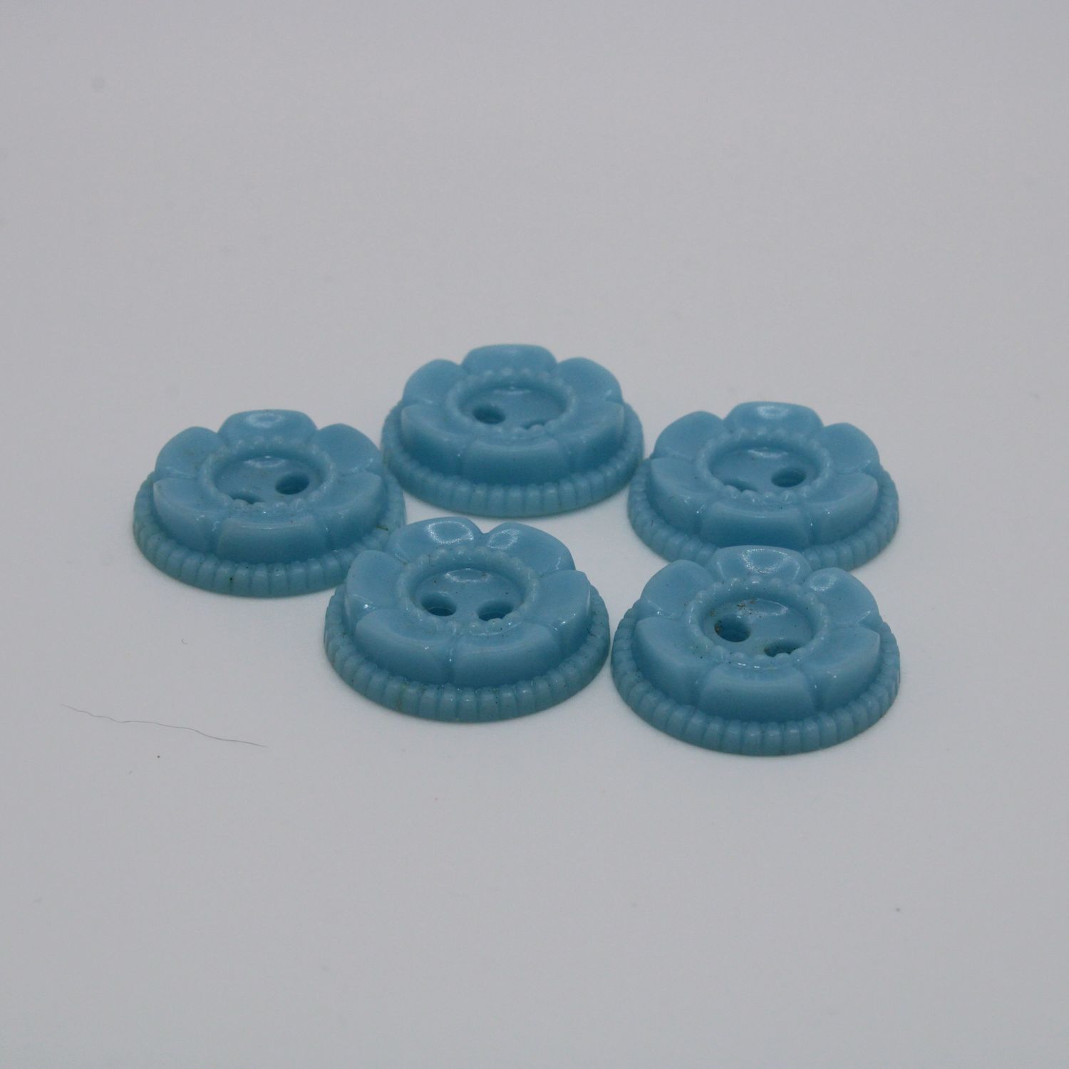 Set van 5 lichtblauwe knopen met bloemen