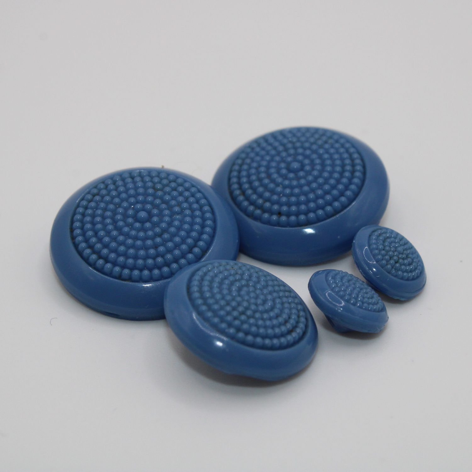 Set van 5 blauwe knopen van verschillende groottes