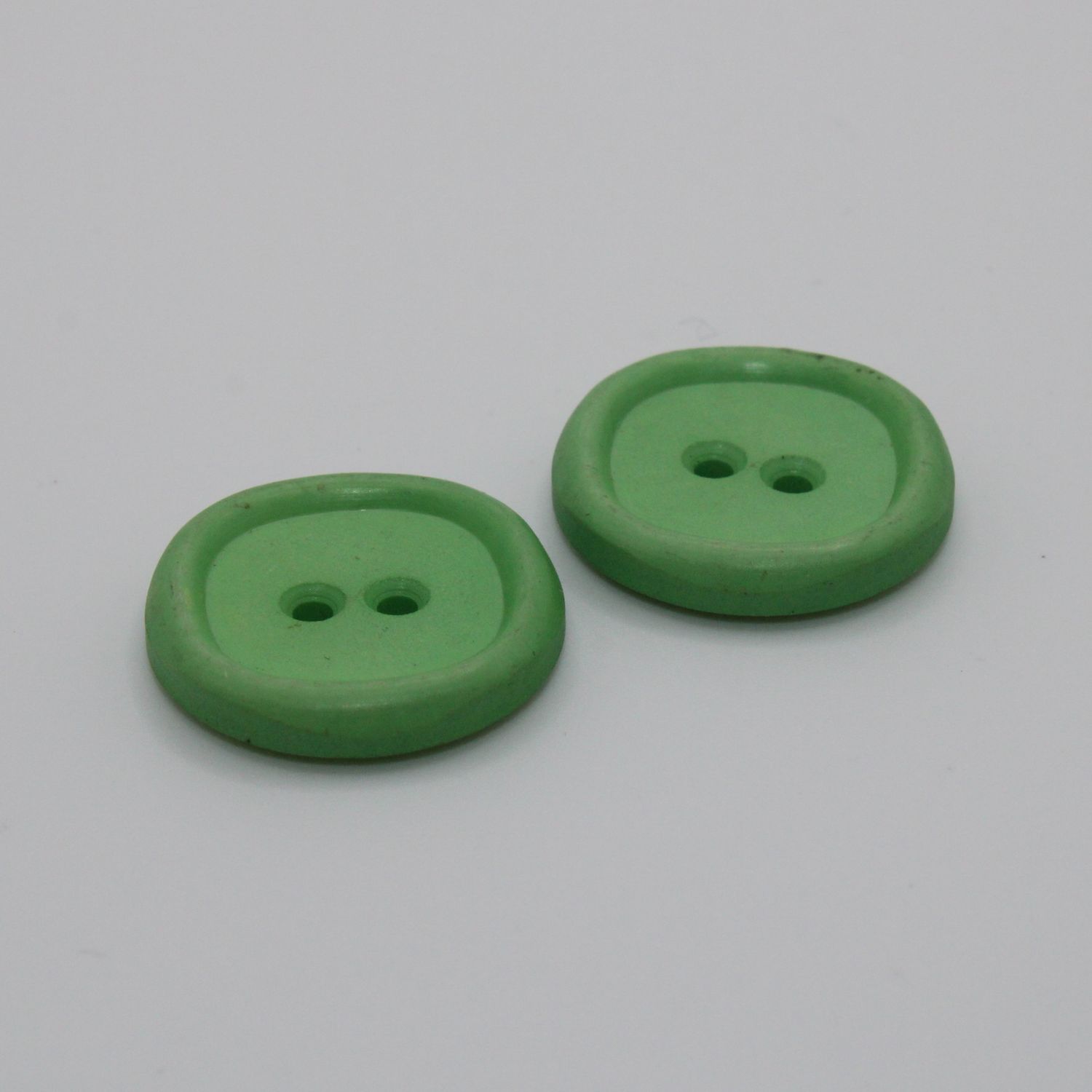 Set van 2 groene knopen