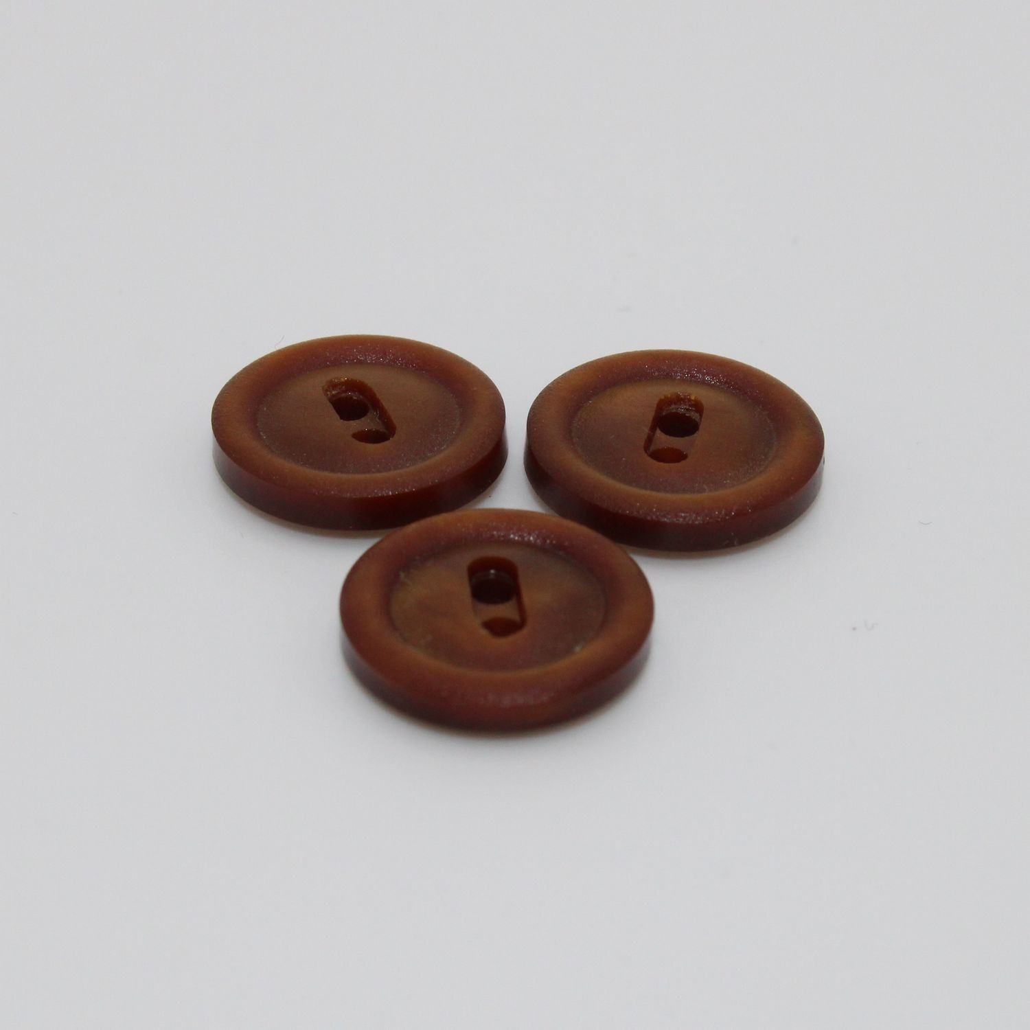 Set van 3 roestbruine knopen