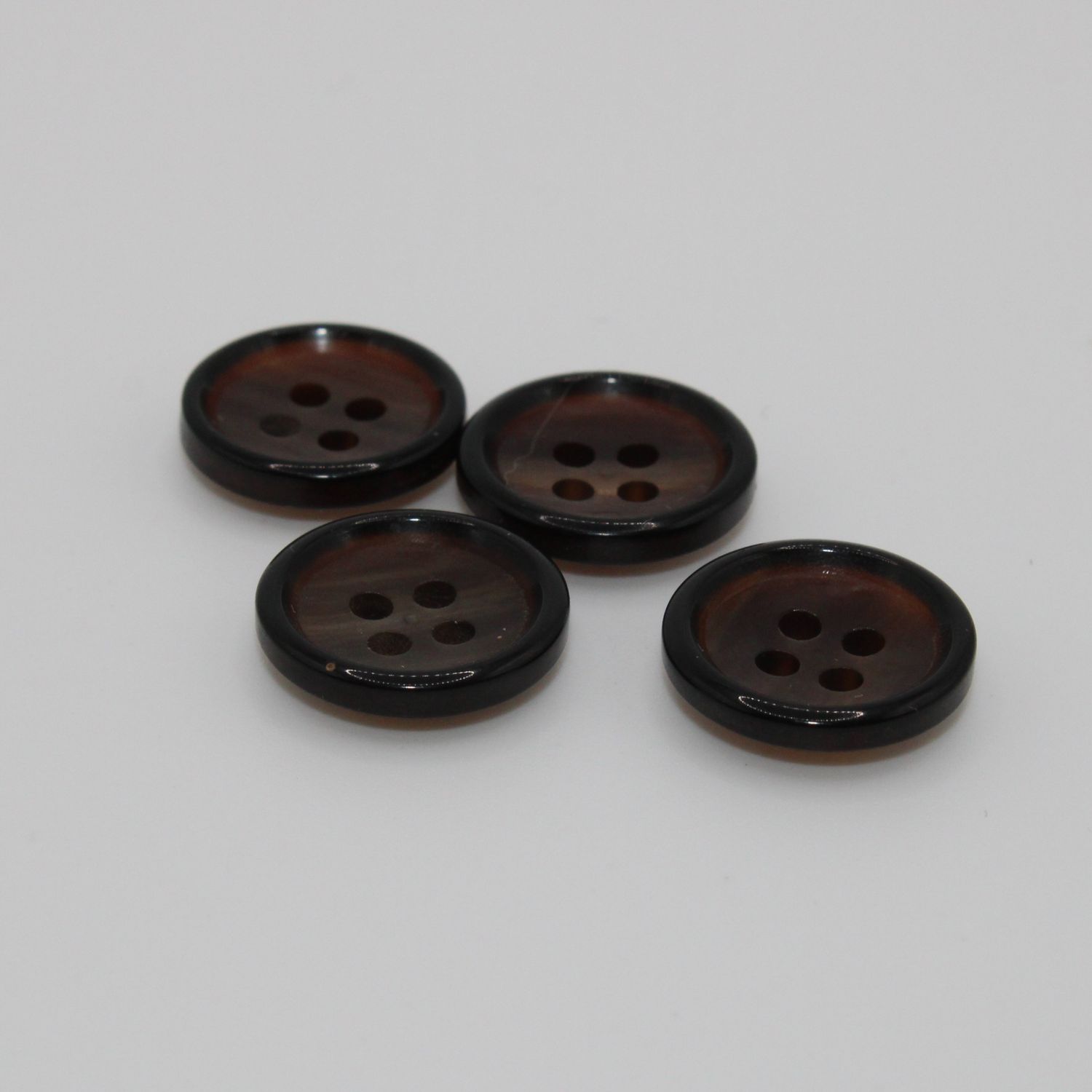 Set van 4 donkerbruine knopen