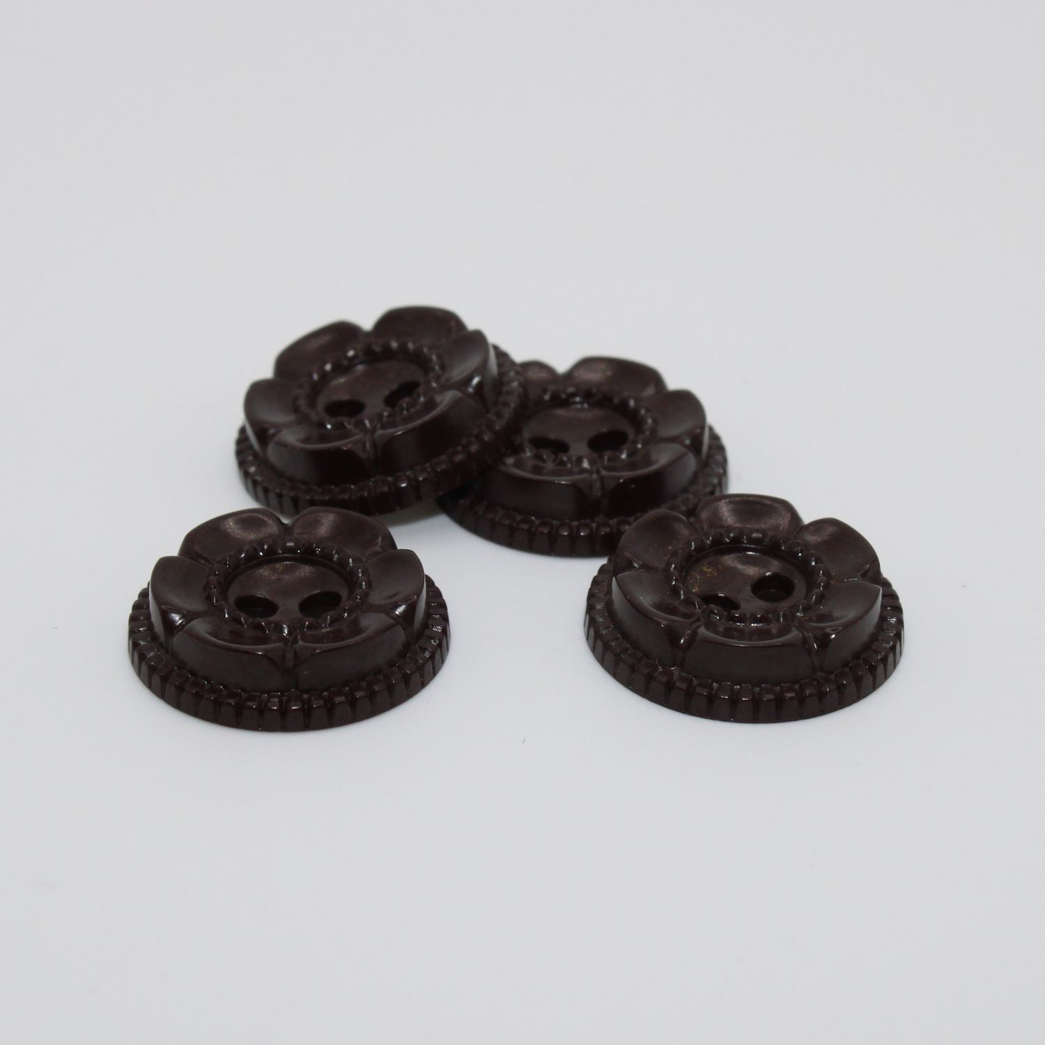 Set van 4 donkerbruine knopen met bloemen