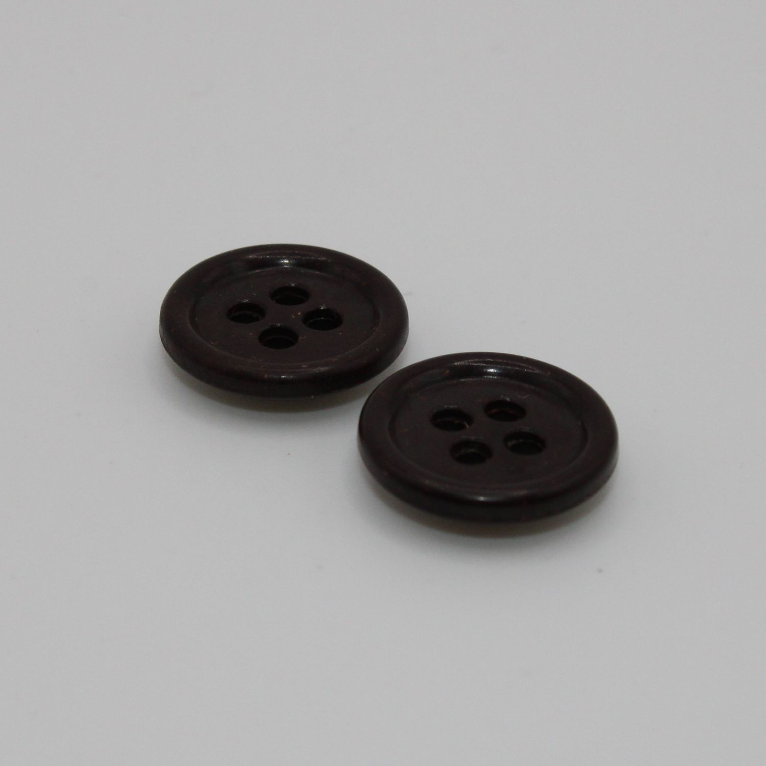 Set van 2 donkerbruine knopen