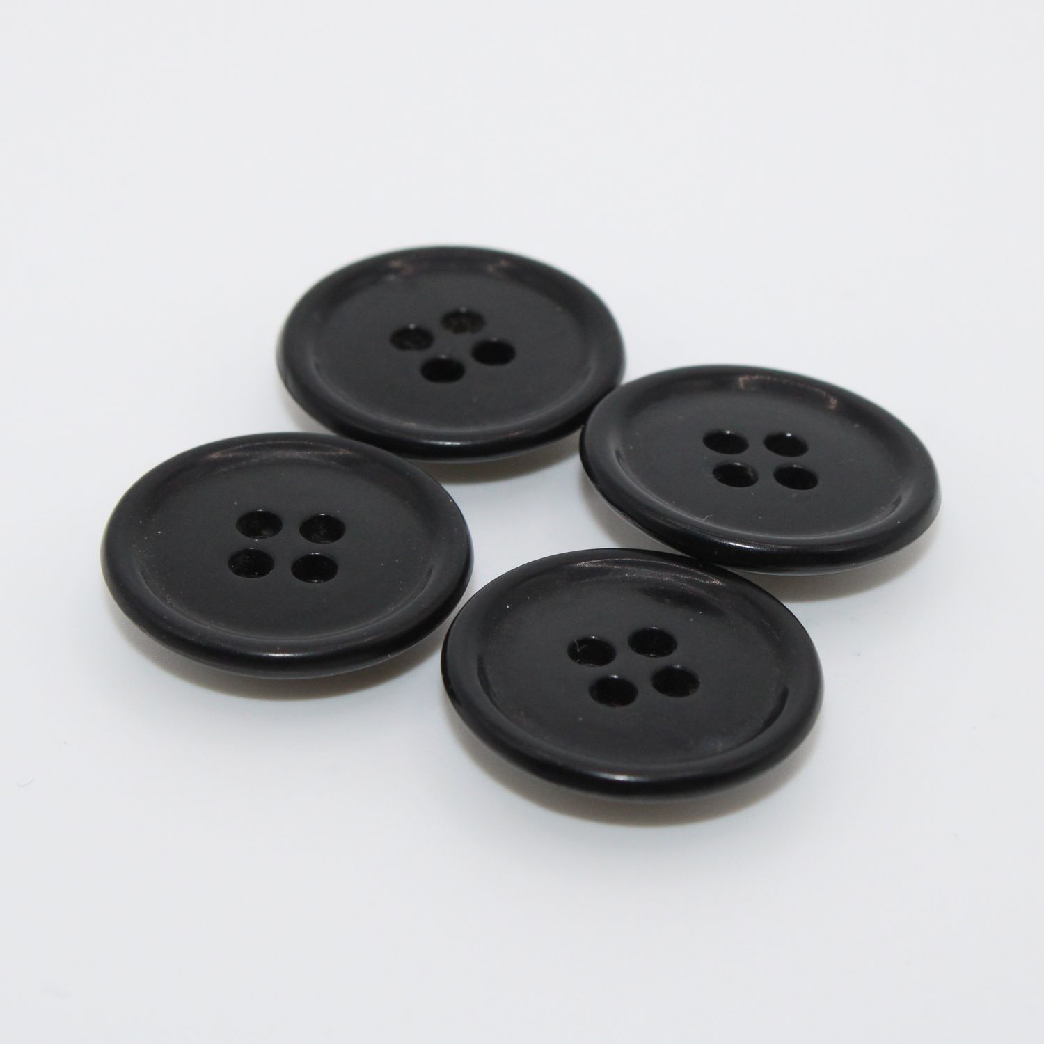 Set van 4 zwarte knopen
