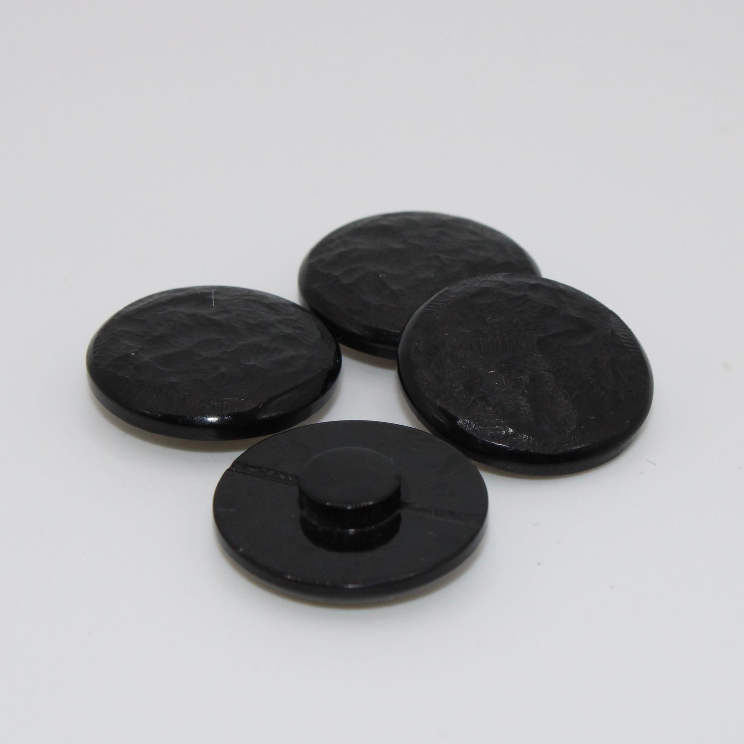 Set van 4 zwarte knopen