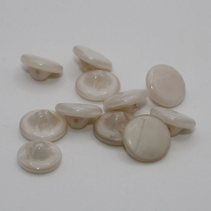 Set van 11 witte knopen