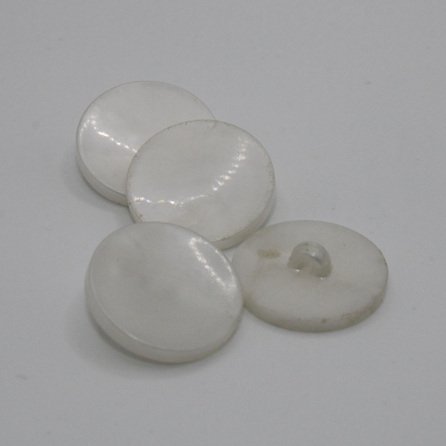 Set van 4 witte knopen