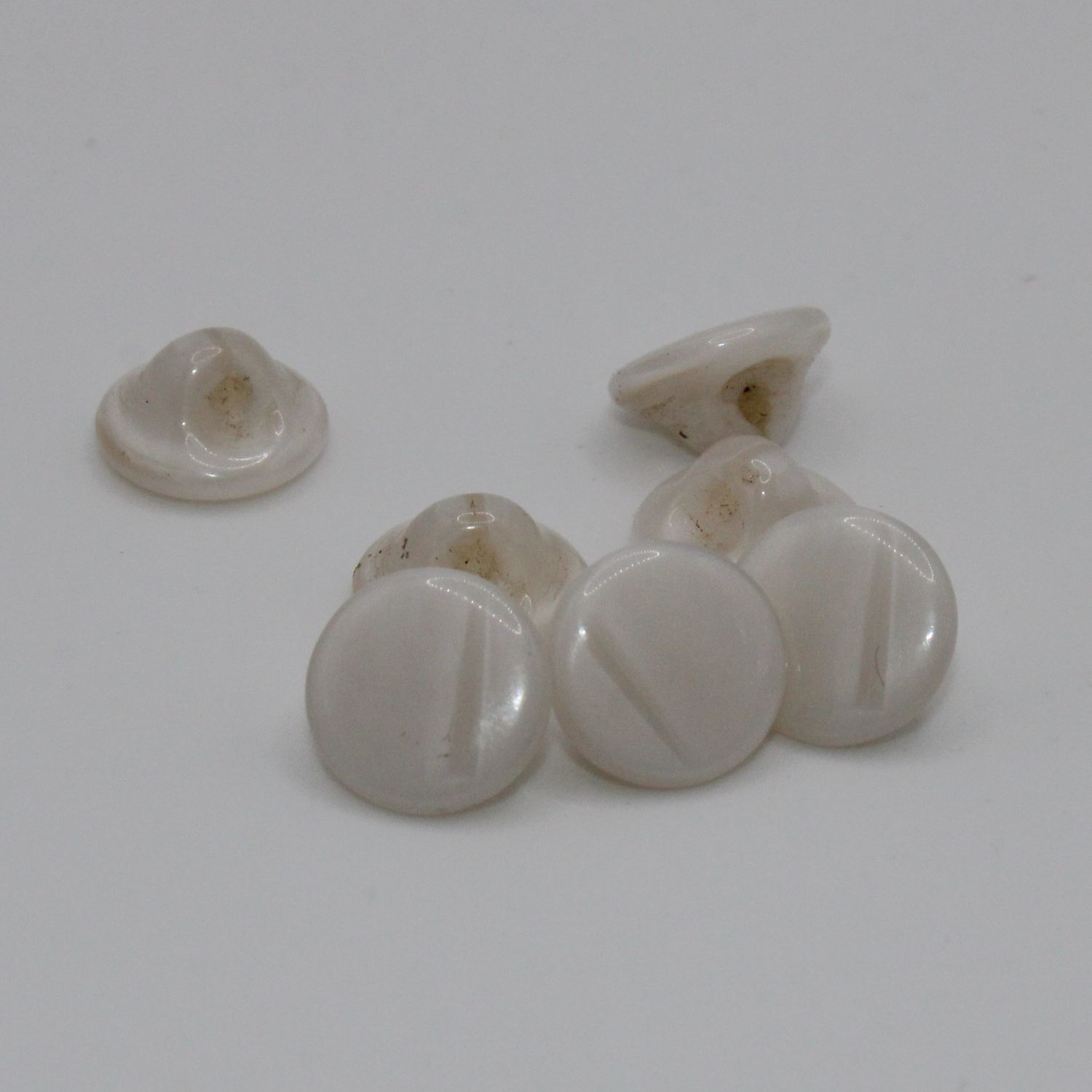 Set van 7 witte knopen