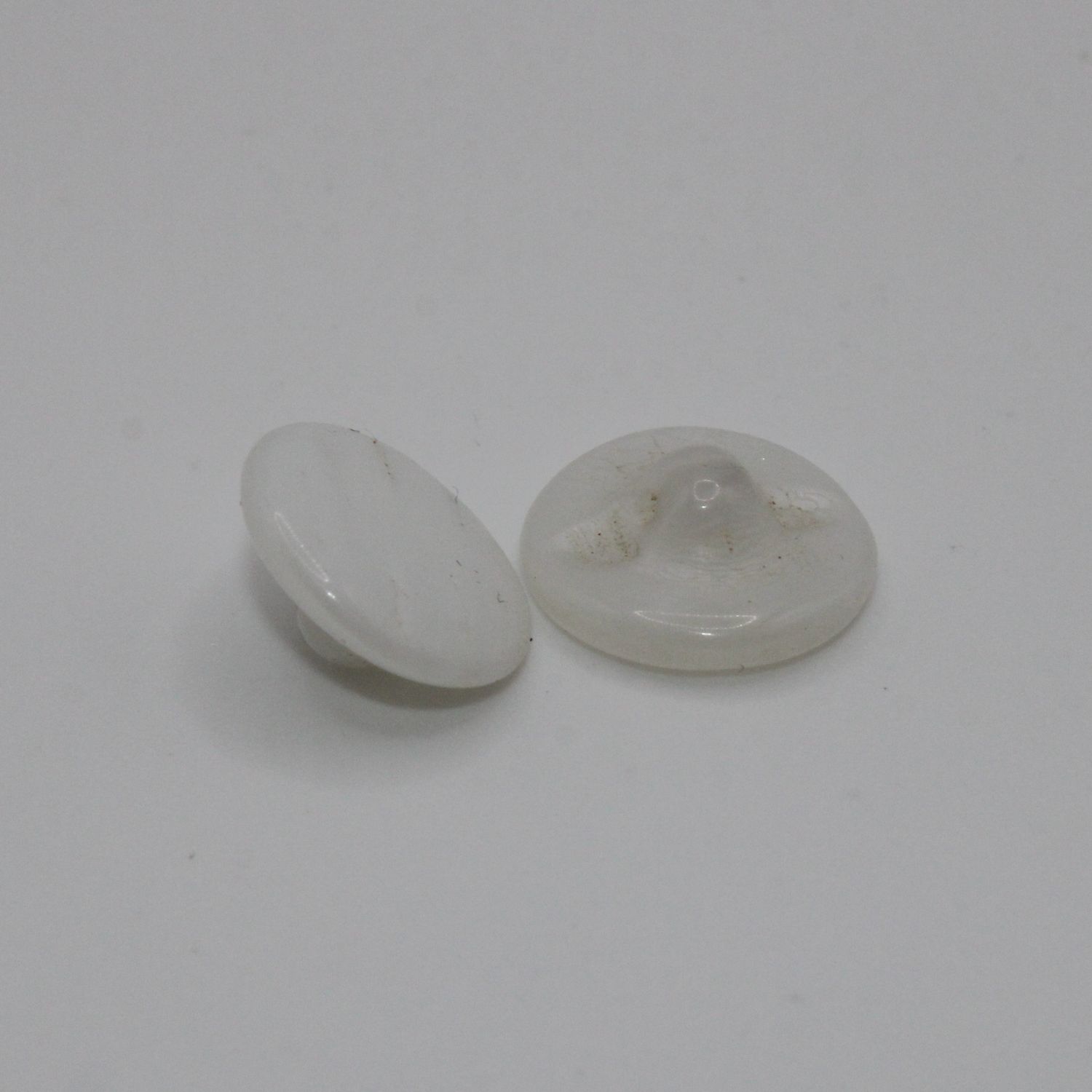 Set van 2 witte knopen