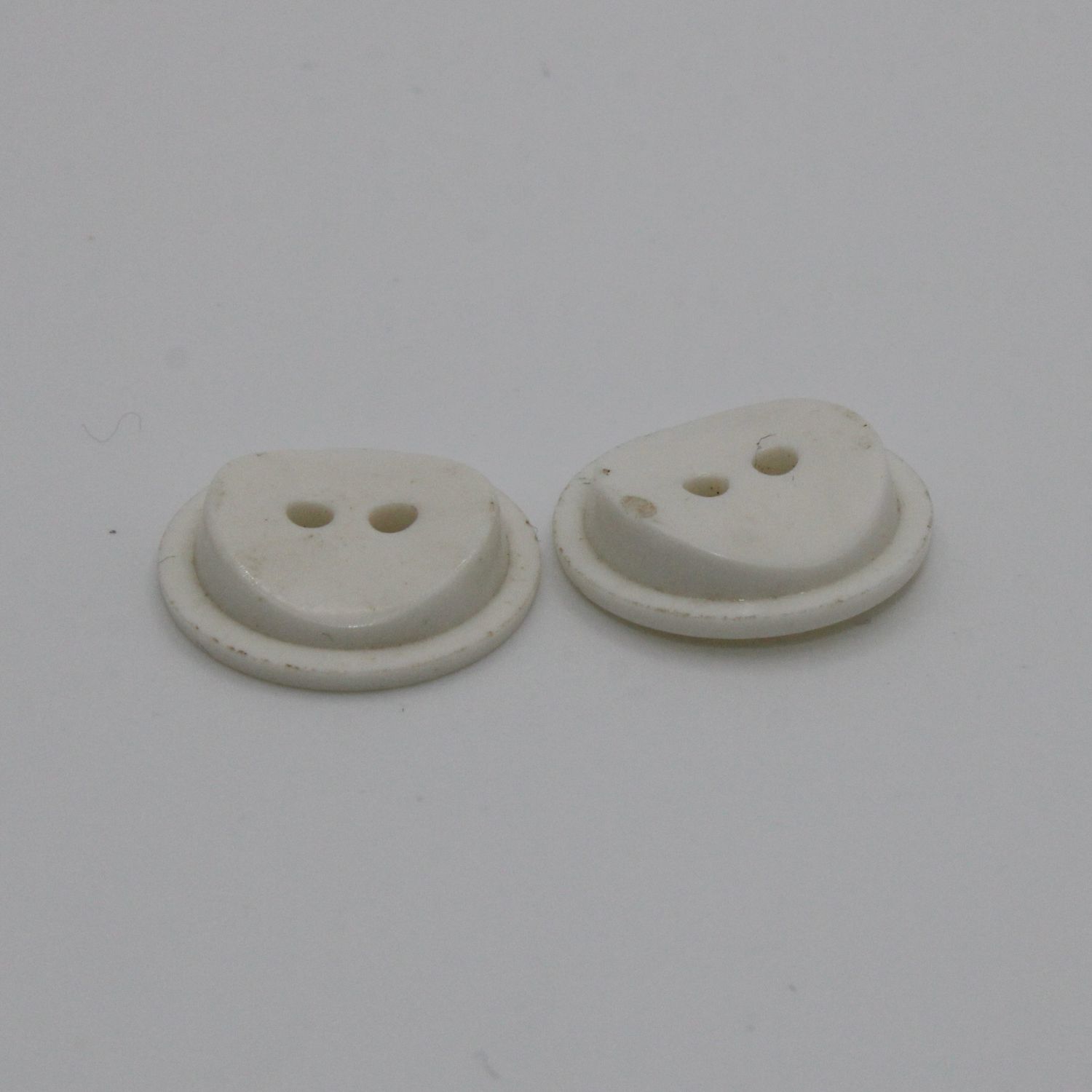 Set van 2 witte knopen