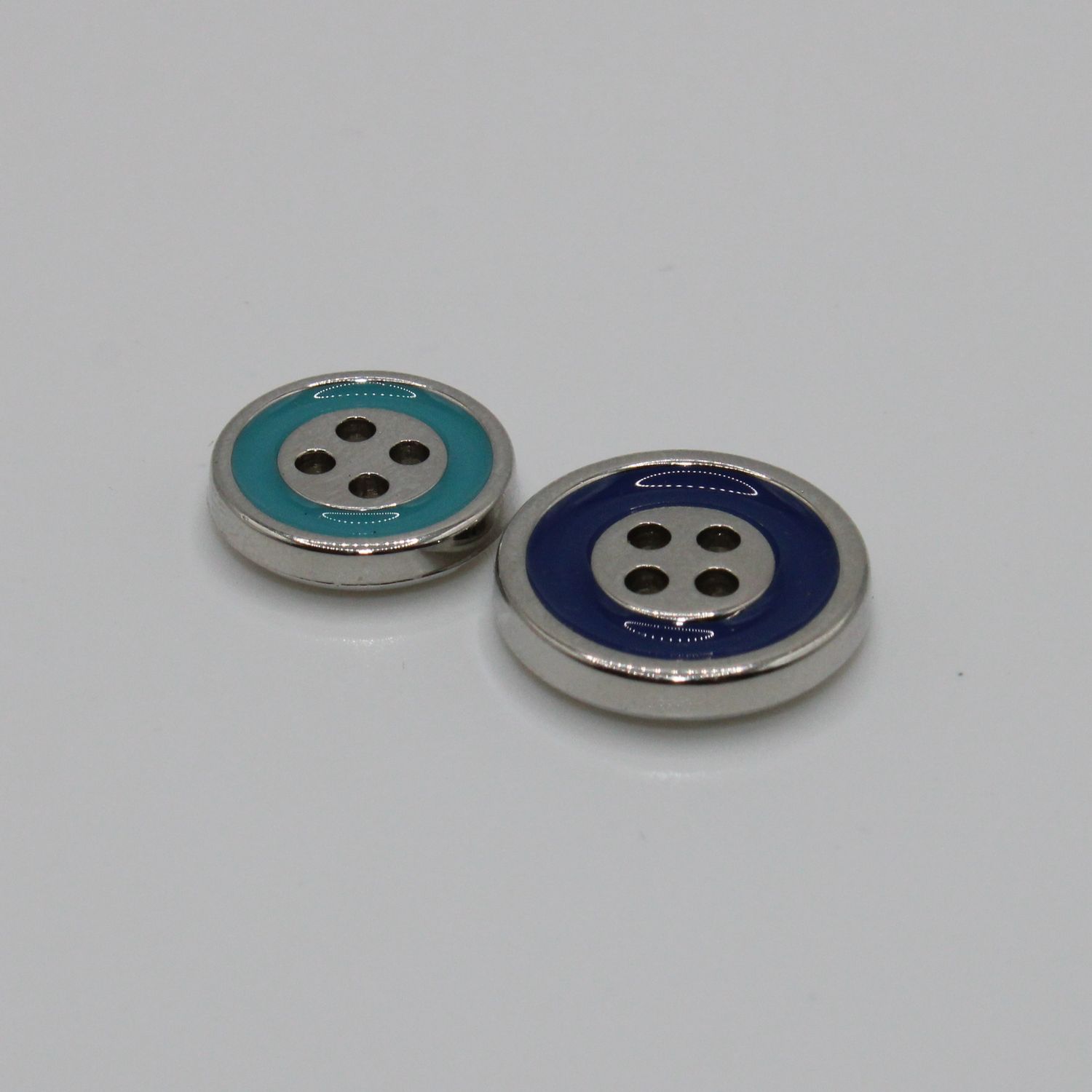 Set van 2 knopen in verschillende kleuren