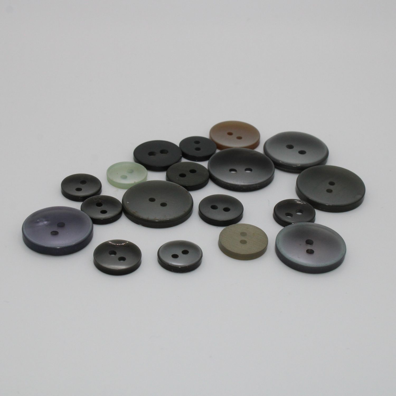 Set van 18 knopen in verschillende kleuren