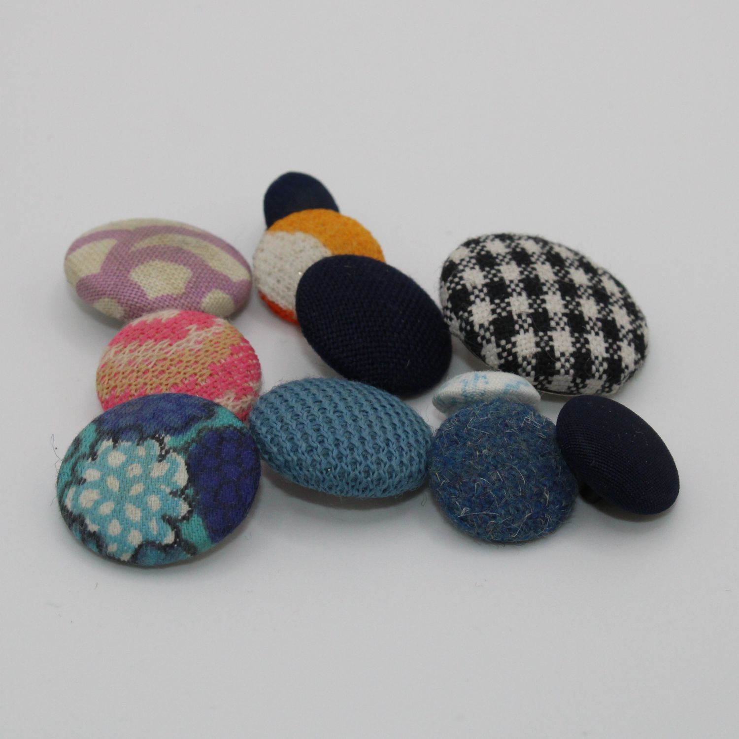 Set van 11 knopen in verschillende kleuren