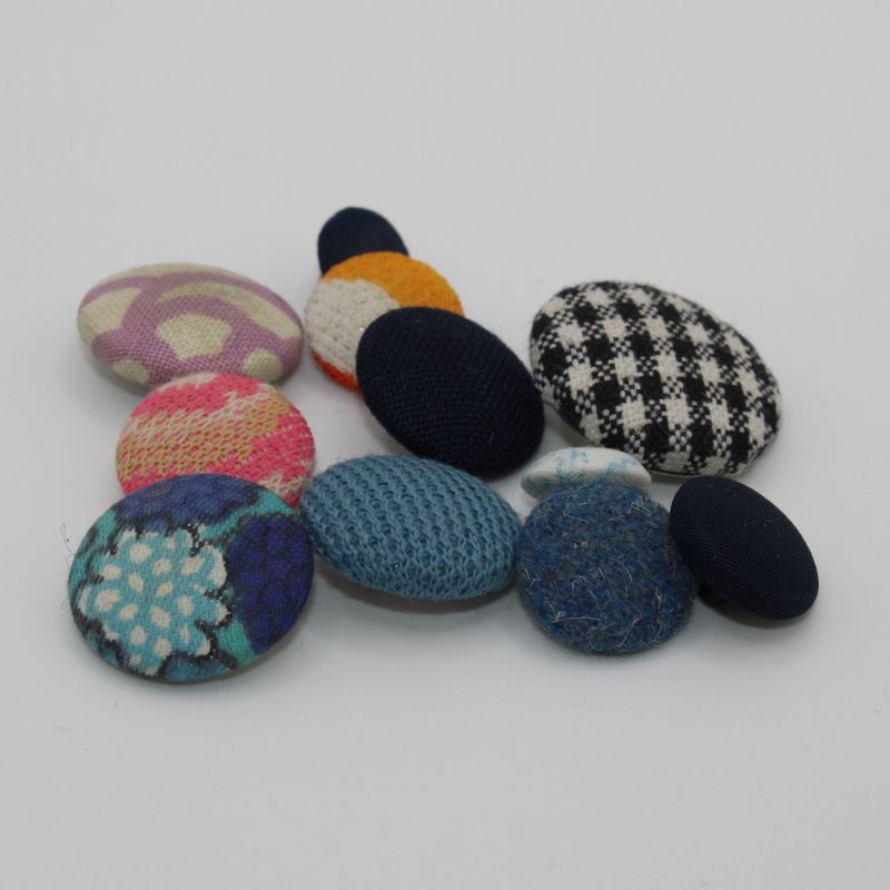 Set van 11 knopen in verschillende kleuren