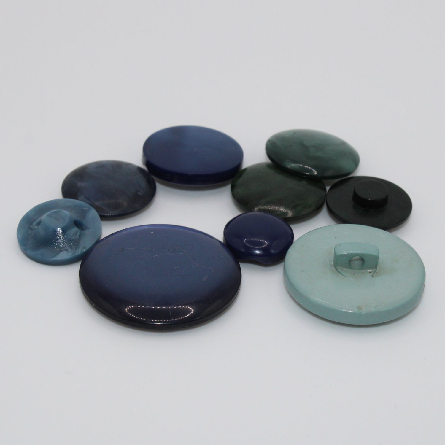 Set van 9 knopen in verschillende kleuren