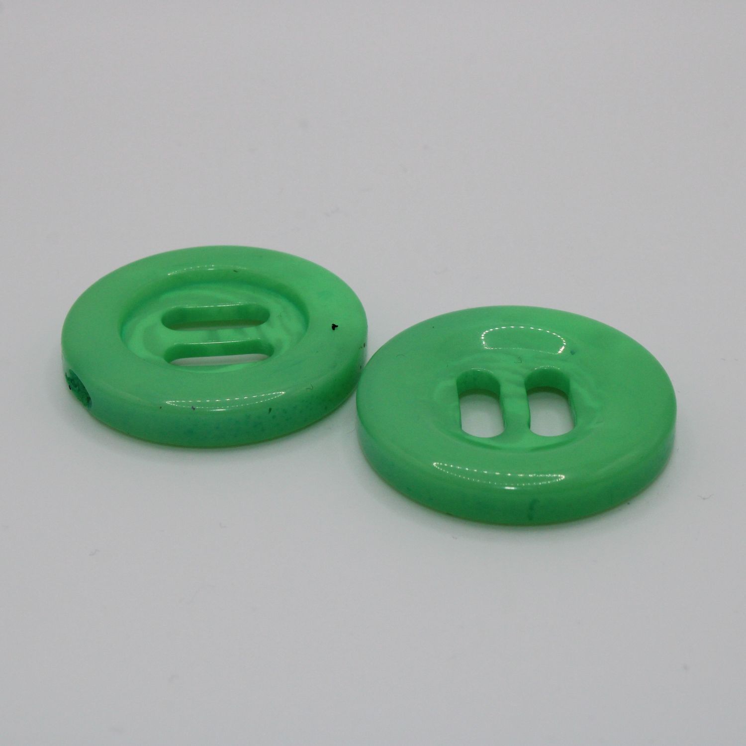 Set van 2 groene knopen