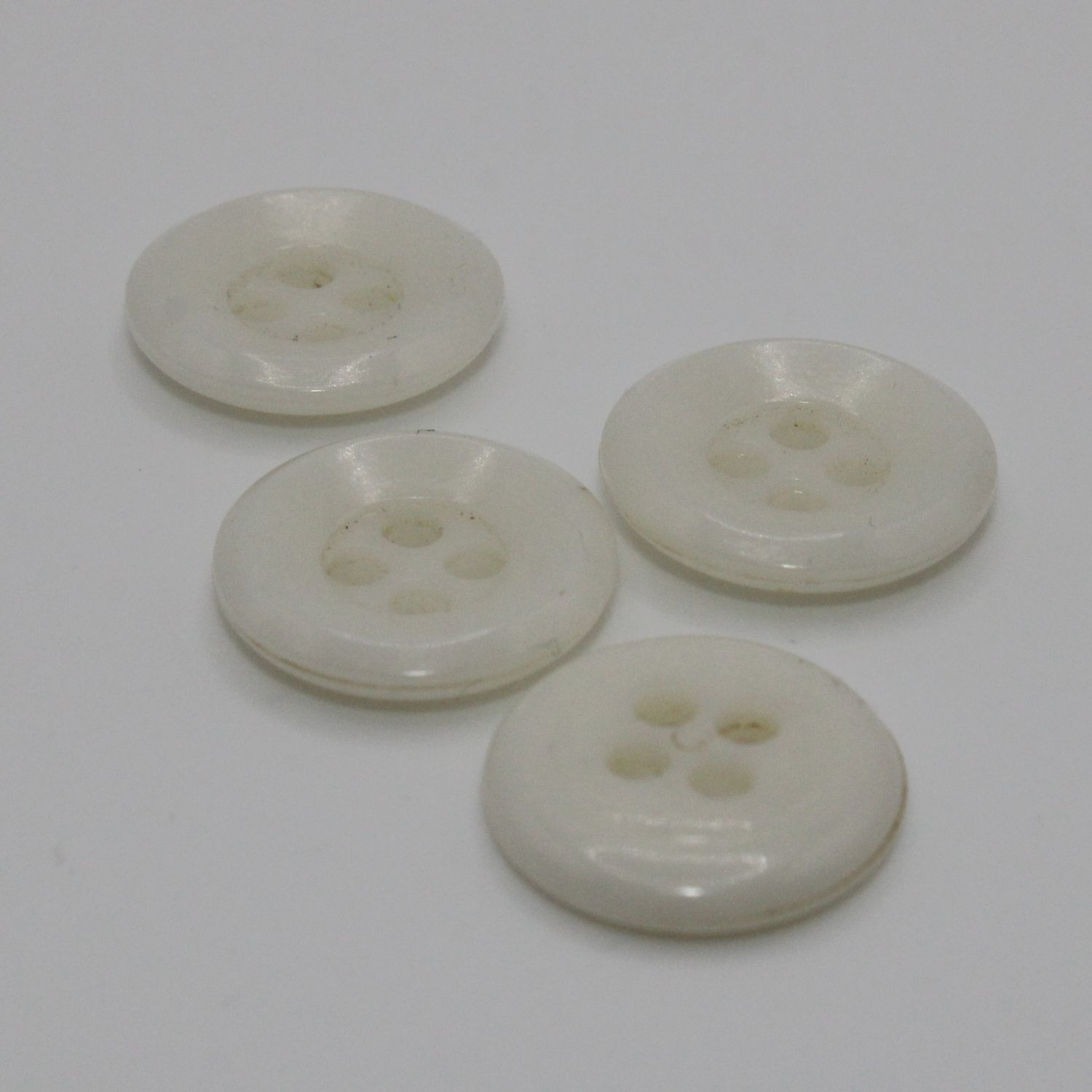 Set van 4 witte knopen